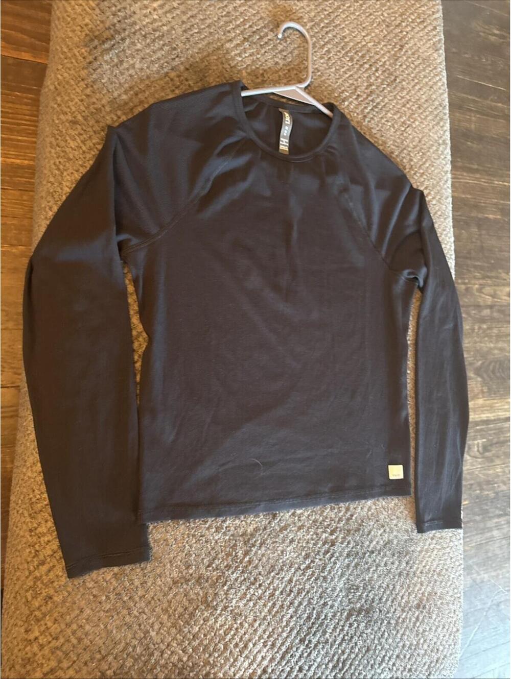 VUORI Womens Cove Twist Sawyer Cropped Long Sleeve Top Size M  Black Yoga Gym - Picture 5 of 9